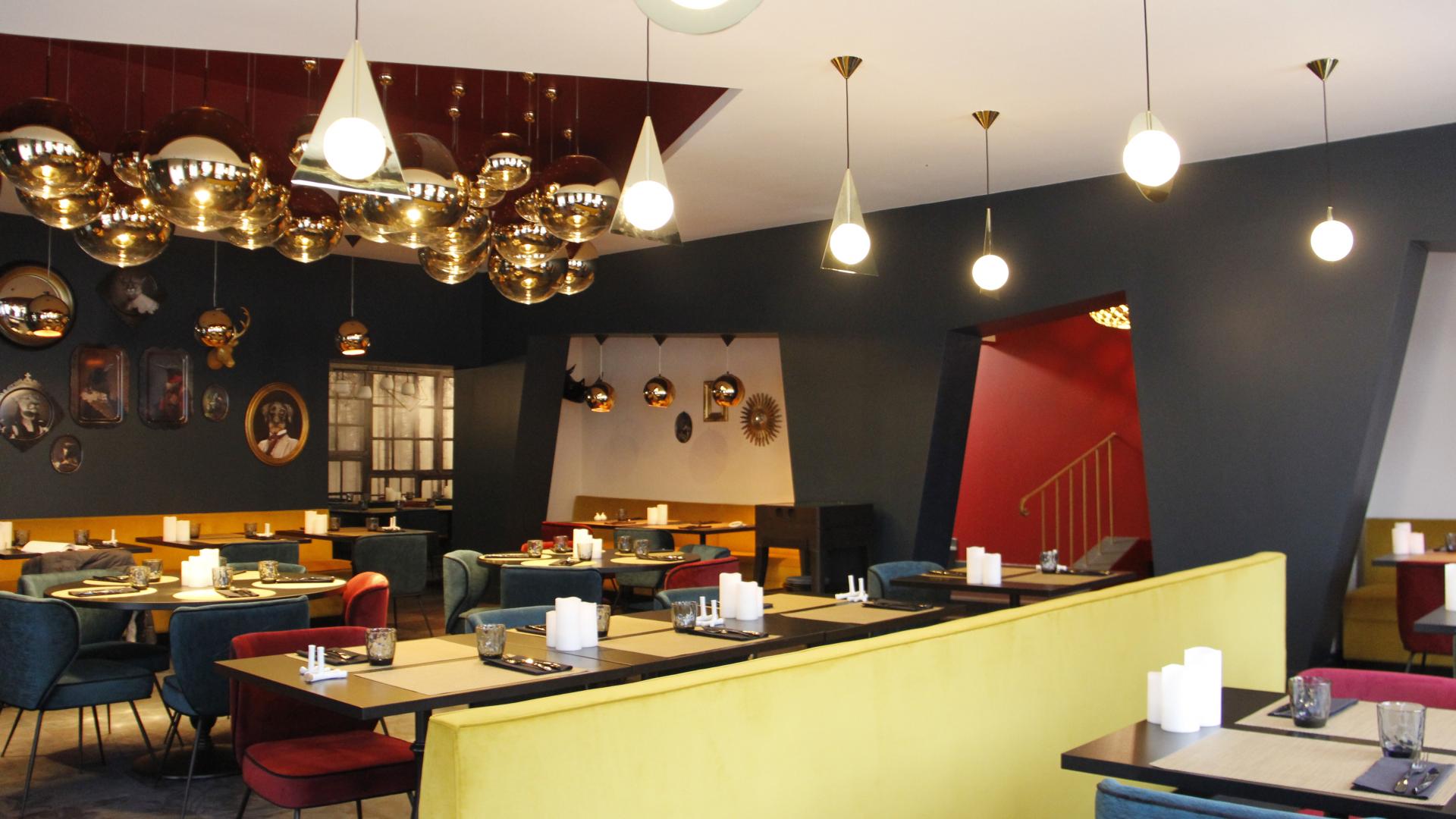 interior design of the restaurant La Cascade Insolite