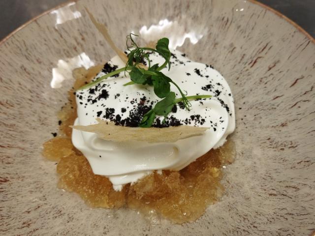 The Norman hole in the waterfall Insolite