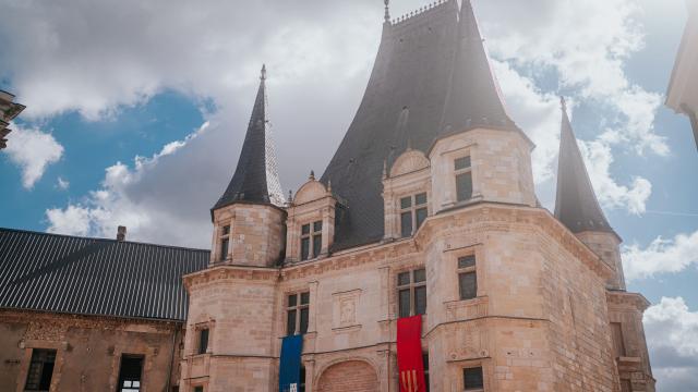 Vue du Chateau De Gaillon depuis la cour
